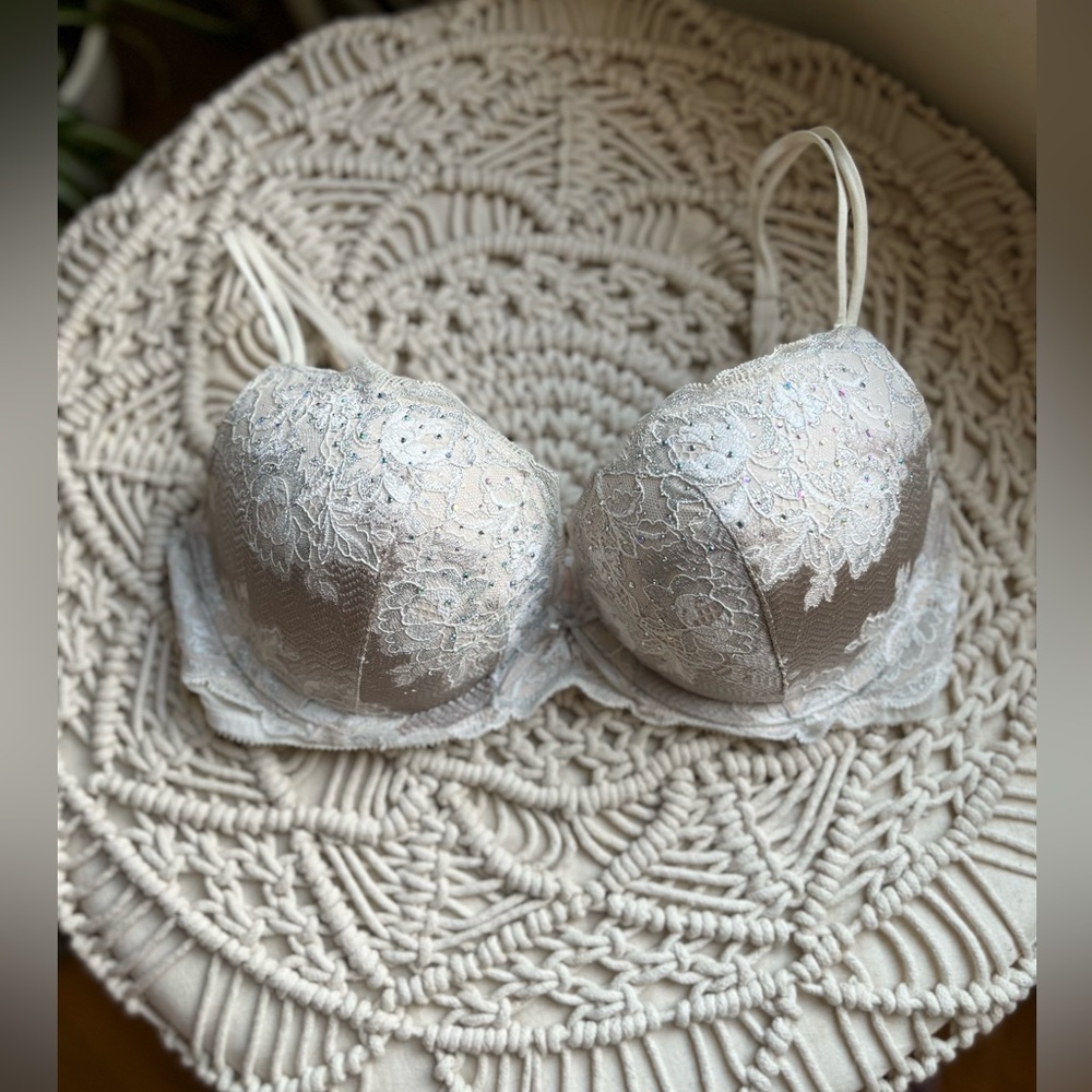 Victoria’s Secret Very Sexy push up bra size 36D white lace gems